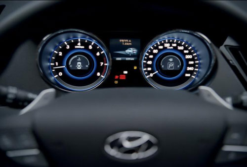Hyundai_Sonata_i40_2010_2.jpg