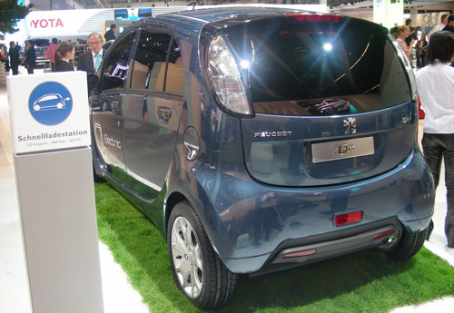 Peugeot-iOn-2.jpg