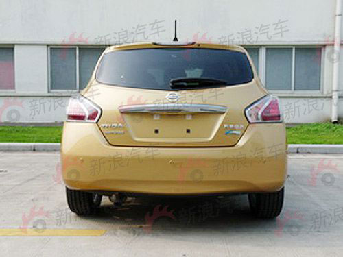 2012-Nissan-Tiida-hatchback.jpg